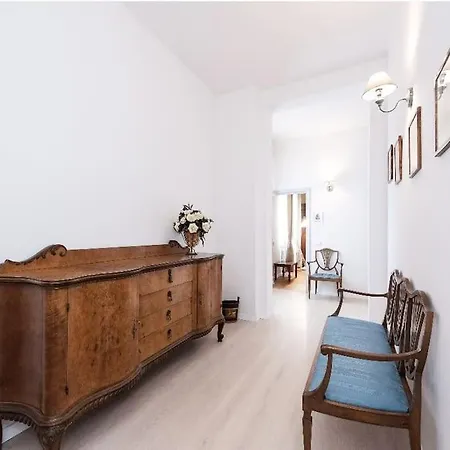 Dante Apartment
